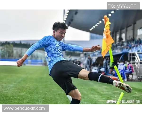 成都羽毛球队在冠军赛中以81分稳居积分榜首位展现强劲实力