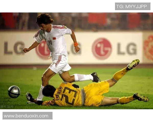 球迷热追足球明星精彩瞬间视频播放引发热议与讨论 球迷热追足球明星精彩瞬间视频播放引发热议与讨论