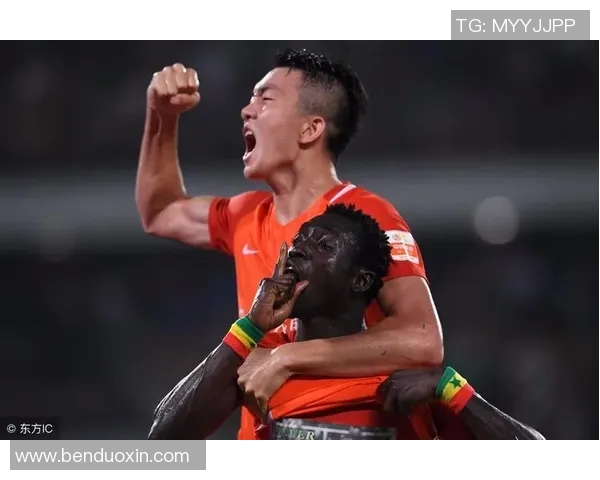 足球明星戴头带的时尚潮流与运动表现的完美结合探讨 足球明星戴头带的时尚潮流与运动表现的完美结合探讨